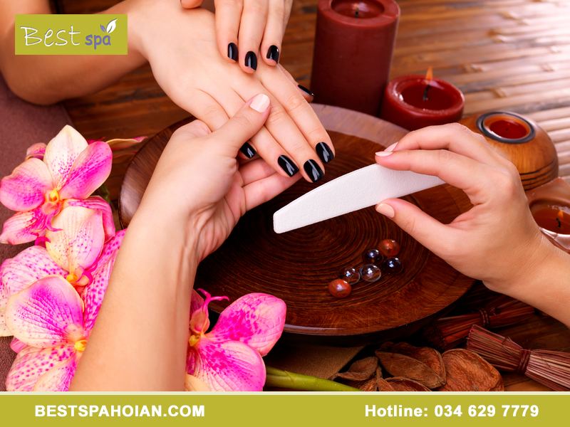 Deluxe Manicure